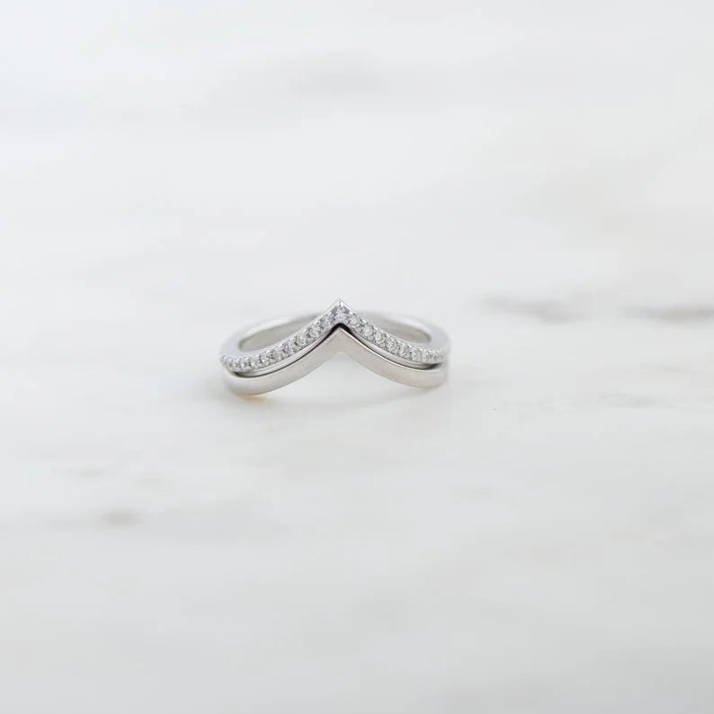 Round Cut Dainty V Ring Set